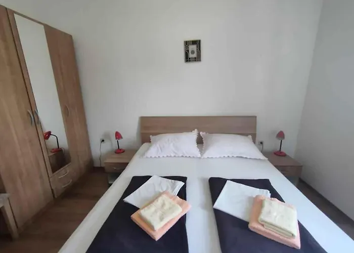 Apartamento With A - C In Krk-insel Krk 54898 Krk Town